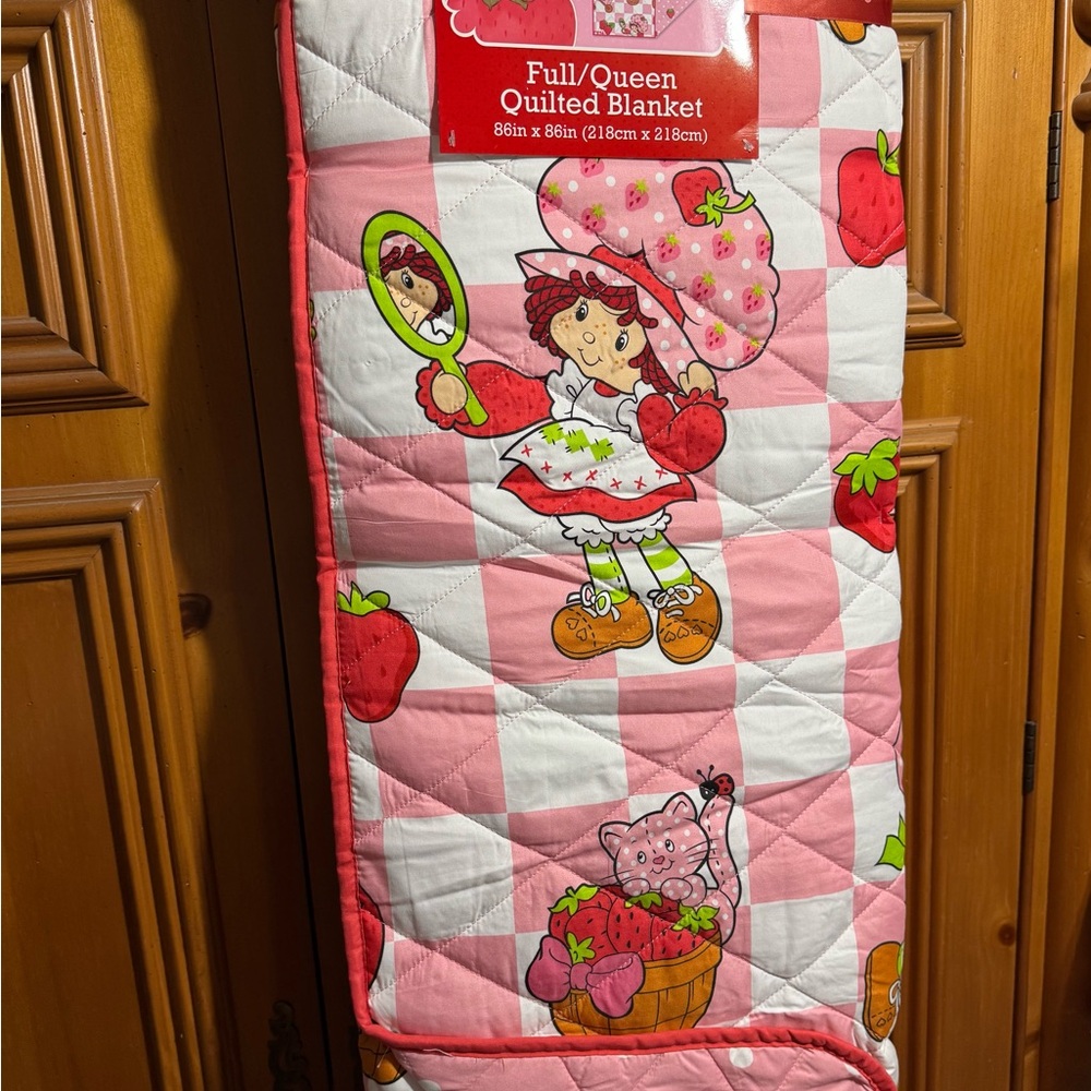 Strawberry Shortcake "Berry Cute" Full/Queen Quilted Blanket